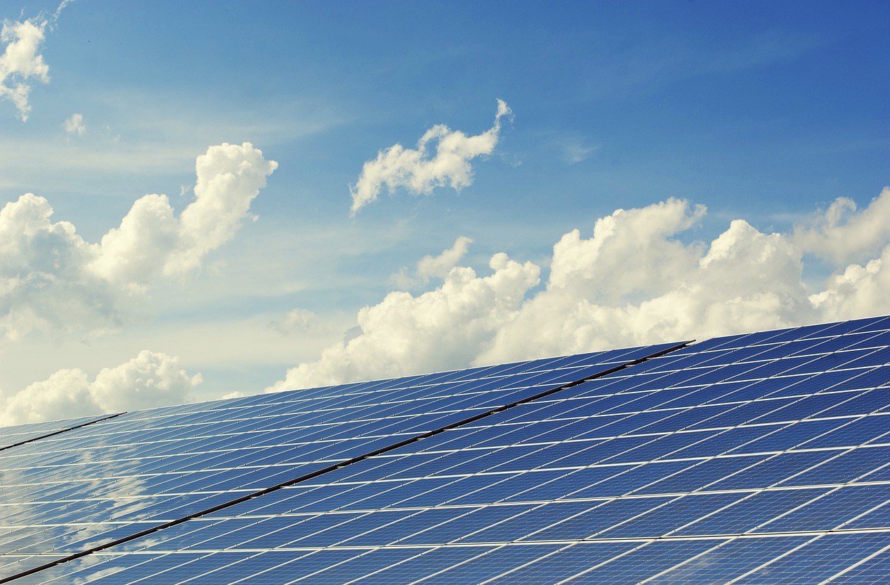 英国における太陽光発電の取り組み：挑戦と成果、そして未来へのビジョン